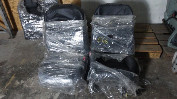 [GY�RI BONTOTT] BMW E46 FEKETE B�R �S ALCANTARA BELS� �L�SEK